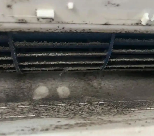 华安空调吹的风有股烧焦味是怎么回事